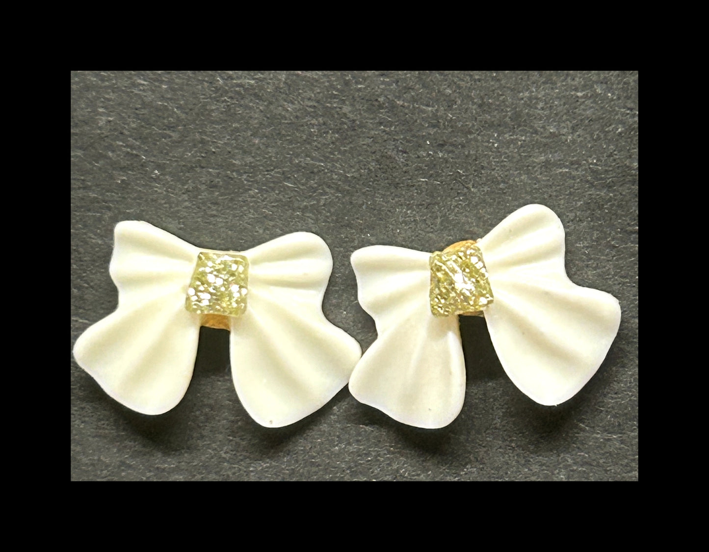 Bow stud earrings