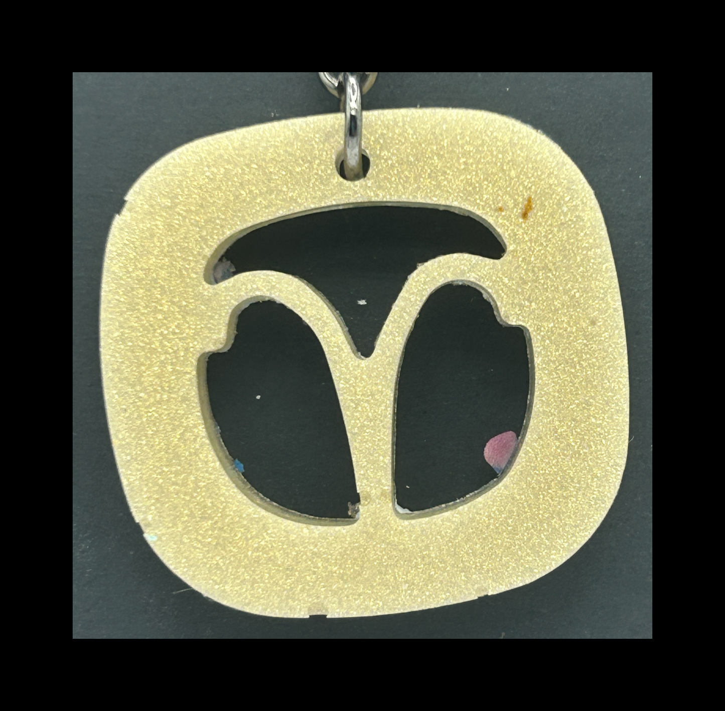 Sparkling pearls resin zodiac keychains