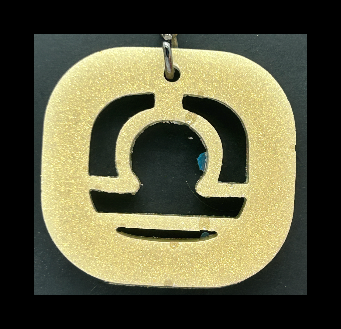 Sparkling pearls resin zodiac keychains