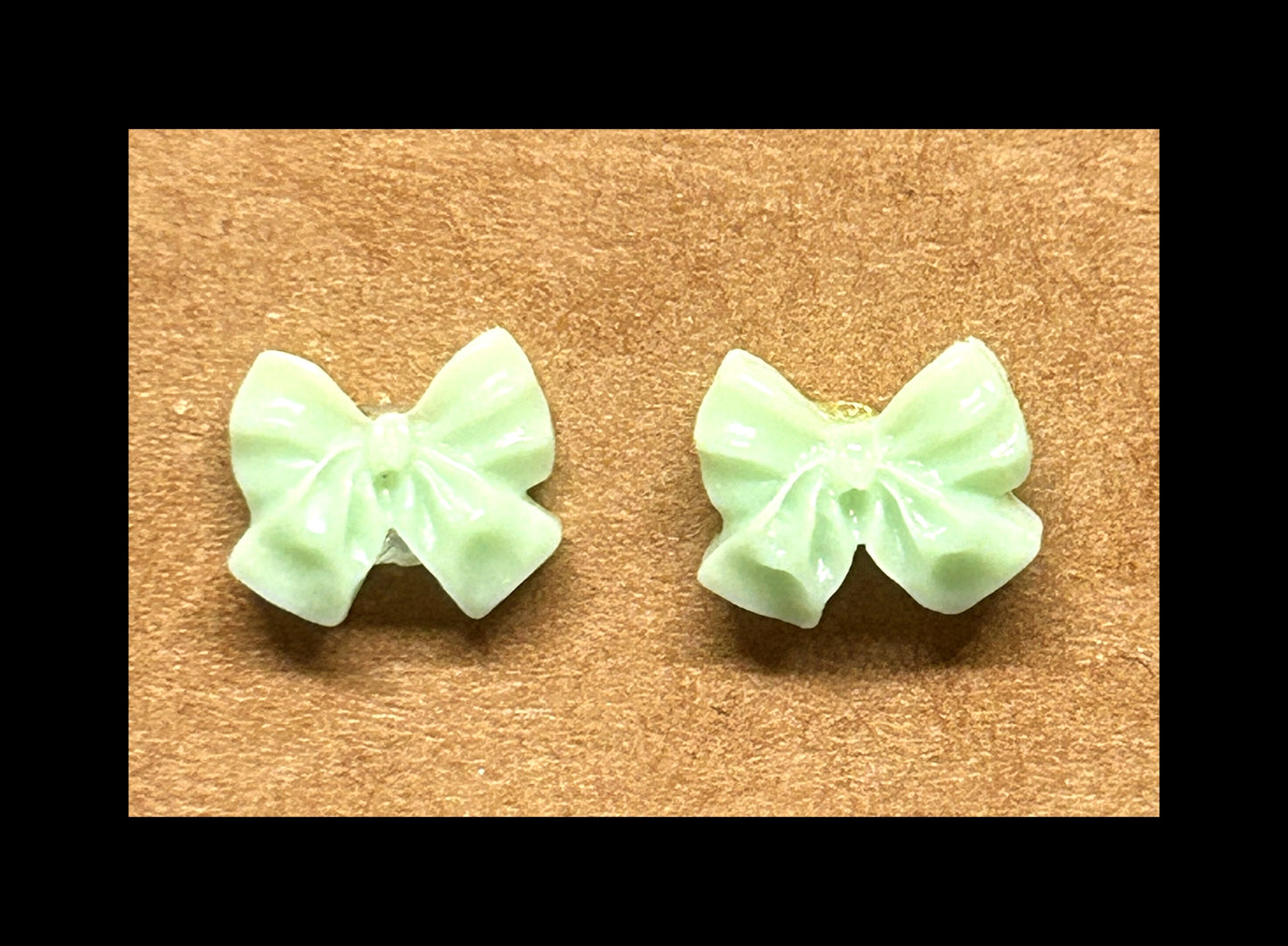 Bow stud earrings